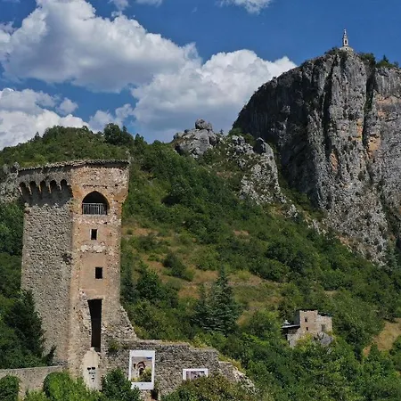 مكان تخييم Panoramique Du Verdon 2*