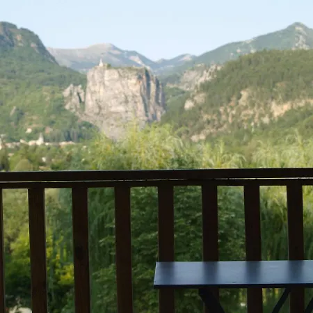 مكان تخييم Panoramique Du Verdon 2*