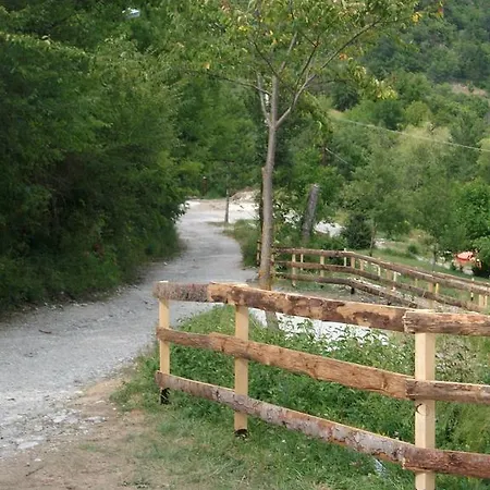 مكان تخييم Panoramique Du Verdon 2*