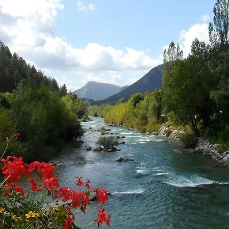 مكان تخييم Panoramique Du Verdon 2*