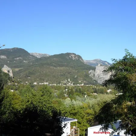 مكان تخييم Panoramique Du Verdon 2*